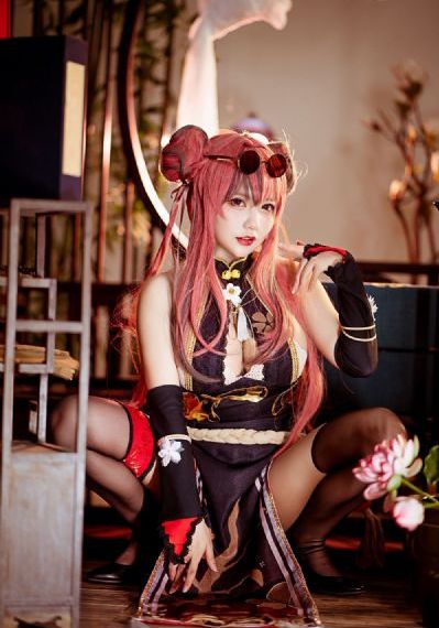 红衣小女孩