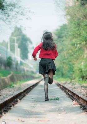 年轻的女教师2免费