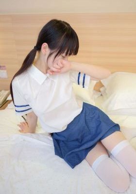 饭桌上故意张开腿让公在线看
