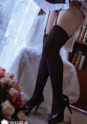 男生一边吃胸一边摸屁股视频